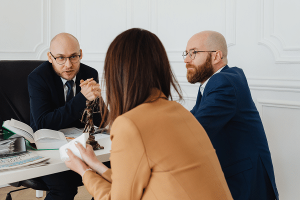 When to Involve Legal Costs Specialists in a Commercial Dispute
